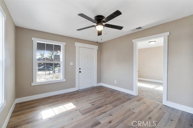 Image 6 of 40 For 2401 Hedges Avenue