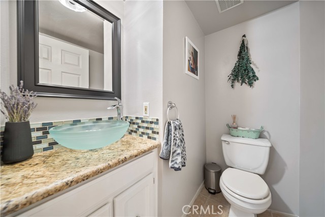 Detail Gallery Image 21 of 47 For 19950 Sherman Way Unit a a,  Winnetka,  CA 91306 - 3 Beds | 4 Baths