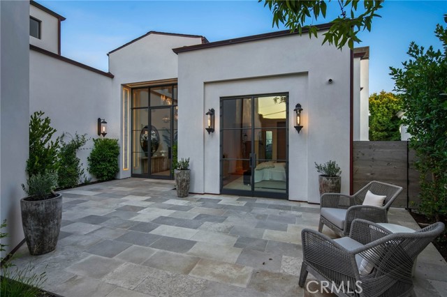 Detail Gallery Image 6 of 75 For 112 Kings Pl, Newport Beach,  CA 92663 - 6 Beds | 7/1 Baths