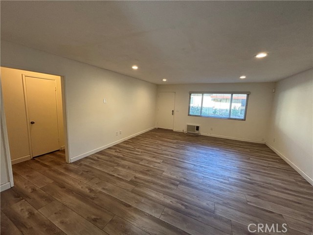 Detail Gallery Image 4 of 37 For 17926 Irvine Bld, Tustin,  CA 92780 - 2 Beds | 2 Baths