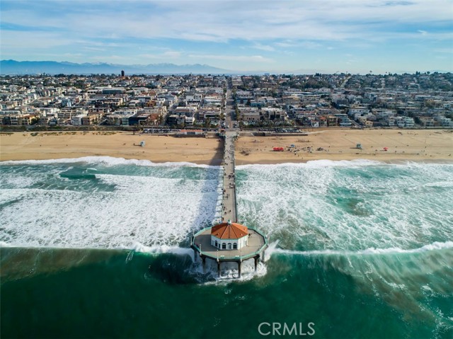 2208 The Strand, Manhattan Beach CA: https://media.crmls.org/medias/30809b61-f3eb-45f2-a730-d2666eaf96df.jpg