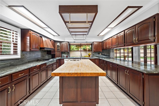 Detail Gallery Image 11 of 56 For 1851 Pitcairn, Costa Mesa,  CA 92626 - 4 Beds | 4 Baths