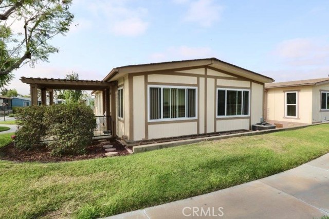 Detail Gallery Image 2 of 32 For 1251 Sky Lake Ave #330,  Brea,  CA 92821 - 2 Beds | 1/1 Baths
