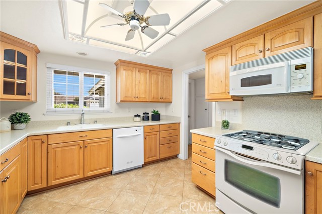 Detail Gallery Image 12 of 44 For 9111 Blackbird Ave, Fountain Valley,  CA 92708 - 4 Beds | 2 Baths