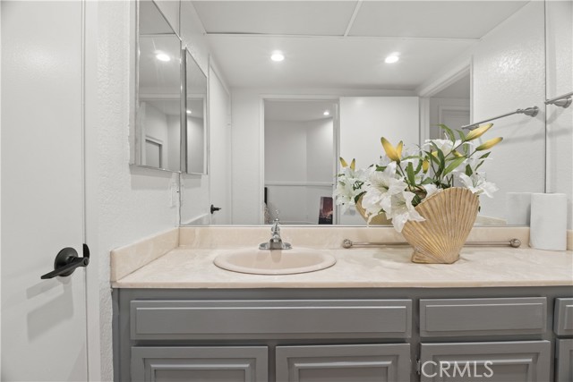 Detail Gallery Image 23 of 45 For 5135 Zelzah Ave #201,  Encino,  CA 91316 - 2 Beds | 2 Baths