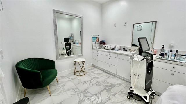 Image 9 of 16 For 12372 Garden Grove Boulevard