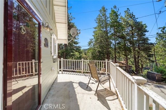 Detail Gallery Image 5 of 28 For 746 W Victoria Ct, Lake Arrowhead,  CA 92352 - 2 Beds | 2 Baths