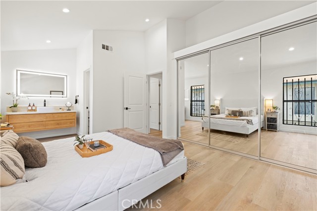 11107 Arminta Street, Sun Valley CA: https://media.crmls.org/medias/3083802a-94eb-4607-a6c1-6117426d955a.jpg