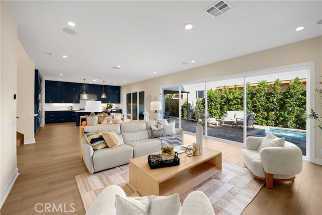 160 Royal, Lake Forest CA: https://media.crmls.org/medias/30840834-41a8-48d3-ae4f-3bad9418c027.jpg
