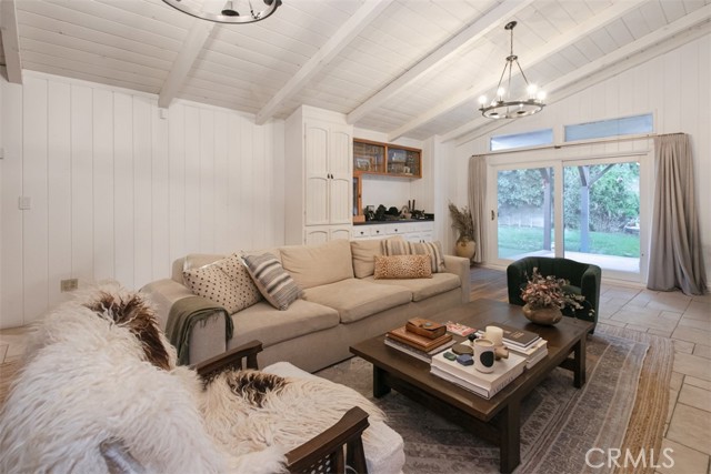 Detail Gallery Image 9 of 33 For 5229 Vantage, Valley Village,  CA 91607 - 3 Beds | 3 Baths