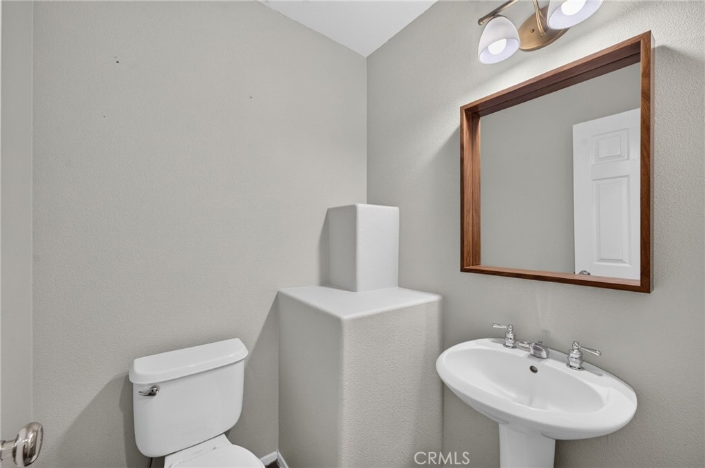 https://media.crmls.org/medias/30855e15-2f89-4199-9cea-89db3045d23e.jpg?preset=X-Large