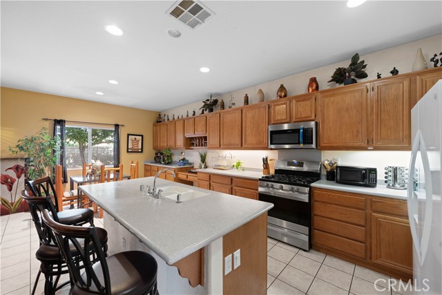 37032 Sabal Avenue, Palmdale CA: https://media.crmls.org/medias/308578cc-226c-41d2-bf03-e60b4d5c0362.jpg
