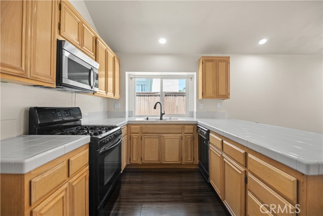 13006 August Circle, Riverside CA: https://media.crmls.org/medias/3085c5d1-ac06-4bf8-a190-0670ff0d6f56.jpg