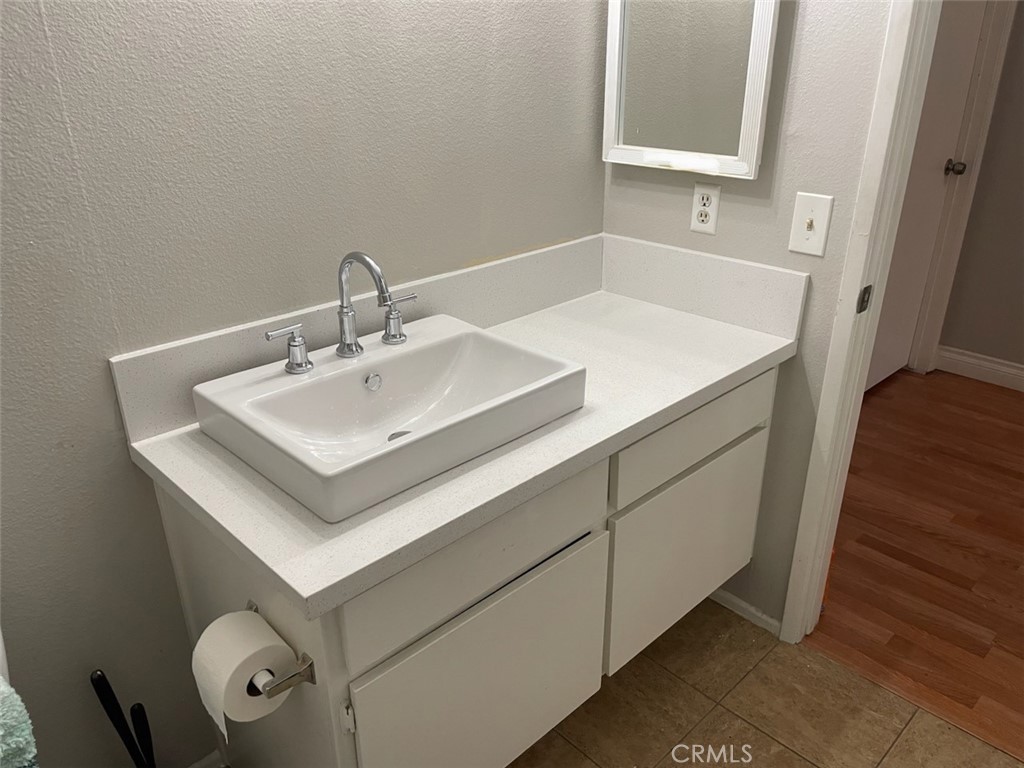 https://media.crmls.org/medias/3085ccb4-c6b3-4f87-9b8a-b6b99a20cedc.jpg?preset=X-Large
