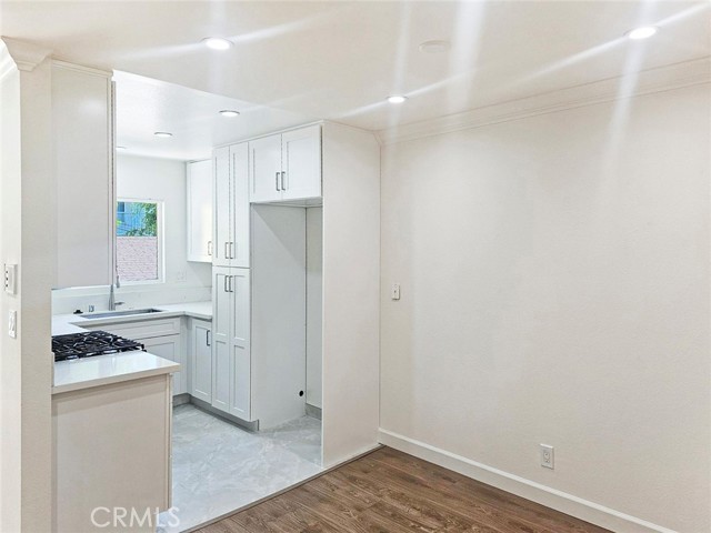 518 East Valencia, F photo 7