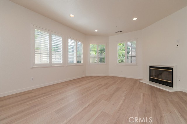 825 Yorkshire, Irvine CA: https://media.crmls.org/medias/3086dd3d-f638-4fa4-88a0-ccaab193d76a.jpg