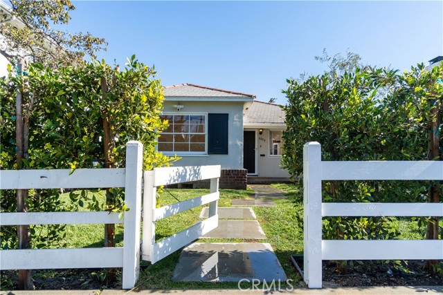 Detail Gallery Image 3 of 17 For 8004 Holy Cross Pl, Los Angeles,  CA 90045 - 2 Beds | 2 Baths