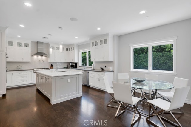 Image 15 of 69 For 15460 La Maida Street