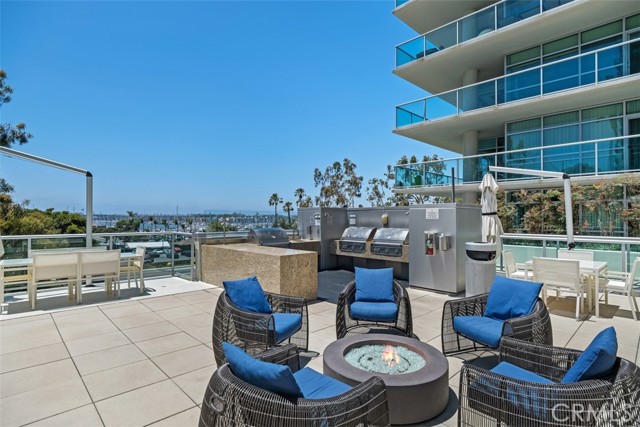 Detail Gallery Image 20 of 29 For 13700 Marina Pointe Dr #405,  Marina Del Rey,  CA 90292 - 3 Beds | 2/1 Baths