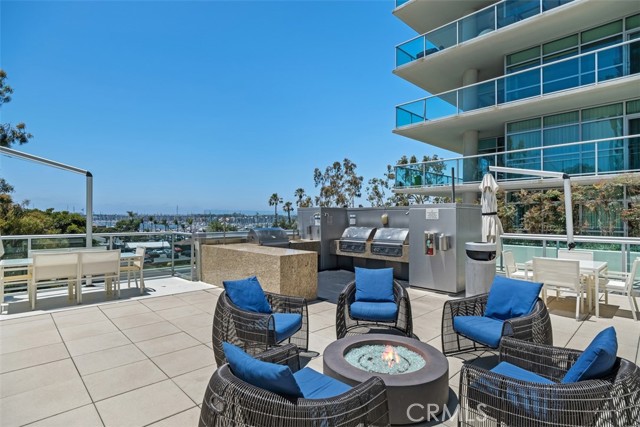 Detail Gallery Image 20 of 29 For 13700 Marina Pointe Dr #405,  Marina Del Rey,  CA 90292 - 3 Beds | 2/1 Baths