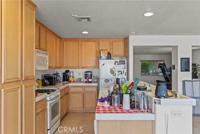 Detail Gallery Image 12 of 28 For 45444 Spahn Ln, Lancaster,  CA 93535 - 4 Beds | 2 Baths