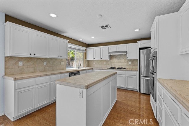 Detail Gallery Image 6 of 35 For 16636 China Berry Ct, Chino Hills,  CA 91709 - 5 Beds | 3/1 Baths