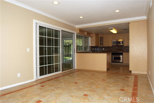 Detail Gallery Image 8 of 23 For 14282 Shadybrook Dr, Tustin,  CA 92780 - 3 Beds | 2 Baths