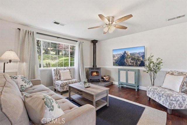 Detail Gallery Image 9 of 48 For 50047 Hangtree, Oakhurst,  CA 93644 - 3 Beds | 2 Baths