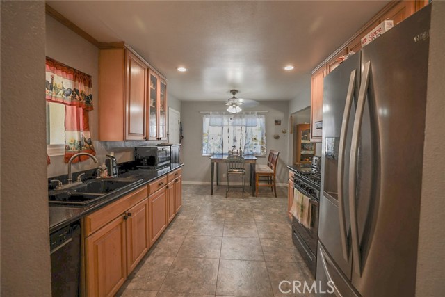 543 E Hopkins Avenue, Fresno CA: https://media.crmls.org/medias/308ae5d7-a2c3-4c24-aee7-a89720a8fff7.jpg