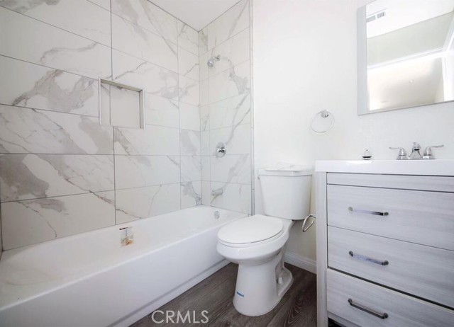 220 W 112th, Los Angeles CA: https://media.crmls.org/medias/308cd061-f7bd-4095-a4f7-247997ce7779.jpg