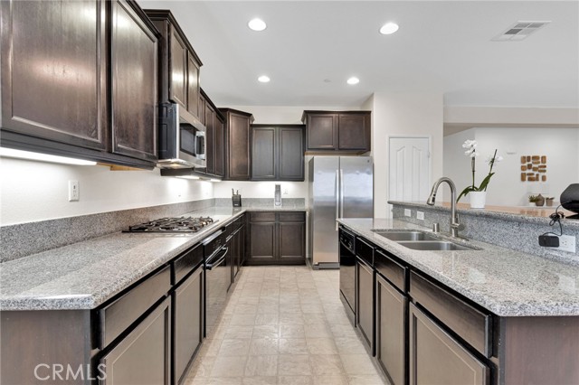 Detail Gallery Image 16 of 49 For 14267 Solterra Ln, Adelanto,  CA 92301 - 4 Beds | 3 Baths