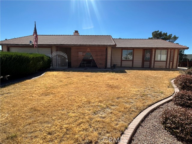 14133 Pacoima, Victorville CA: https://media.crmls.org/medias/308e1e58-c4d8-4659-afb3-910a018aab1b.jpg