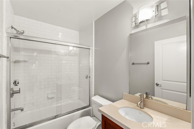 Detail Gallery Image 10 of 15 For 4702 Fulton Ave #202,  Sherman Oaks,  CA 91423 - 2 Beds | 2 Baths