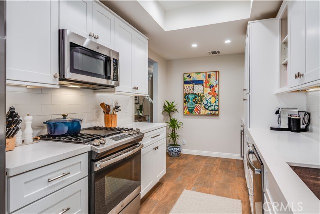 Detail Gallery Image 1 of 1 For 306 Bora Bora Way #205,  Marina Del Rey,  CA 90292 - 2 Beds | 2 Baths