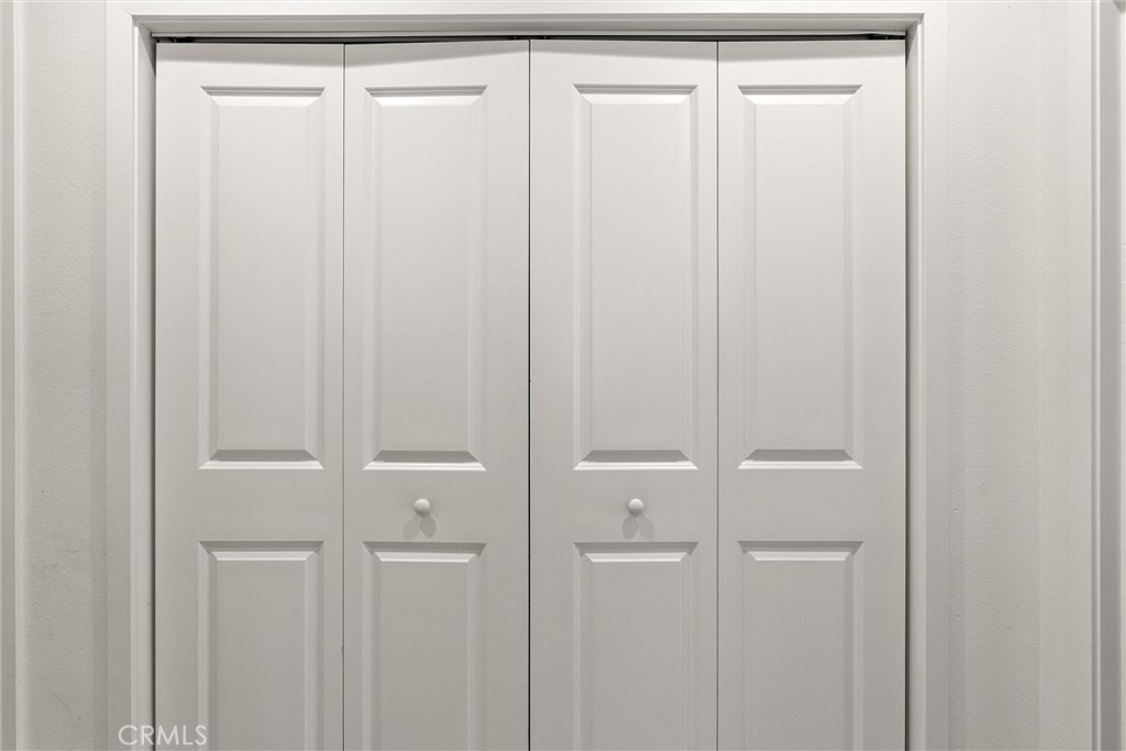 https://media.crmls.org/medias/30906771-0128-4eea-a08c-c3a698491ebf.jpg?preset=X-Large