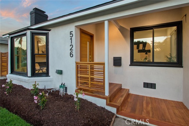 5126 Chesley Avenue, Los Angeles CA: https://media.crmls.org/medias/3090ef13-3cd8-4a0d-94e2-0e0e7140630d.jpg