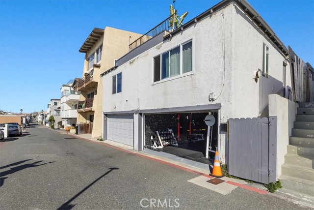 1025 Manhattan Avenue, Hermosa Beach, California 90254, 4 Bedrooms Bedrooms, ,4 BathroomsBathrooms,Residential,Sold,Manhattan,SB24033002