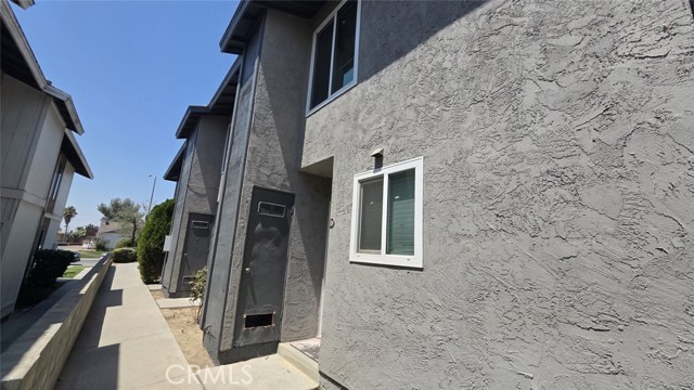 Detail Gallery Image 5 of 10 For 4404 Tierra Verde St #D,  Bakersfield,  CA 93301 - 2 Beds | 1/1 Baths