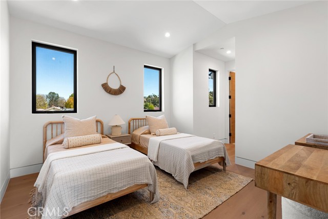 22640 Clarendon Street, Woodland Hills CA: https://media.crmls.org/medias/3092cf63-78af-4999-ba1b-8b2d14978d01.jpg