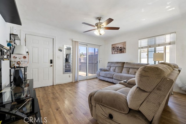 182 E McFarlane Street, Ventura CA: https://media.crmls.org/medias/3092fafe-41df-4c55-968d-80924a0c6988.jpg
