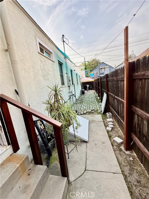 Detail Gallery Image 25 of 30 For 79 N Berkeley, Pasadena,  CA 91107 - 4 Beds | 2 Baths