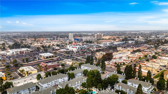 Detail Gallery Image 31 of 34 For 19110 Beachcrest Ln a,  Huntington Beach,  CA 92646 - 2 Beds | 2/1 Baths