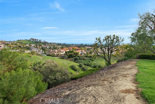 12 Haverhill Road, Laguna Niguel CA: https://media.crmls.org/medias/309355a1-cfb5-4341-bedc-73cdd9fa2bd7.jpg
