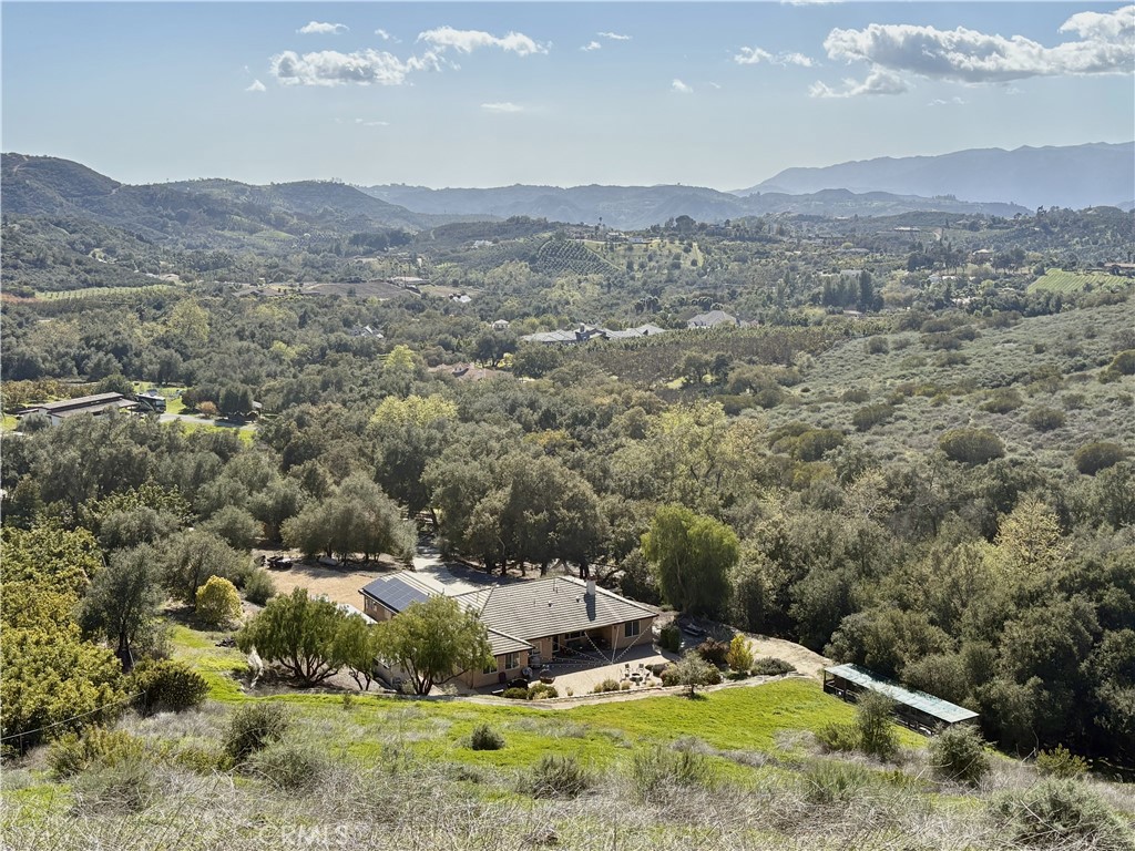 https://media.crmls.org/medias/3093d54c-5e0c-40d2-8aa4-08d5299d77e1.jpg?preset=X-Large