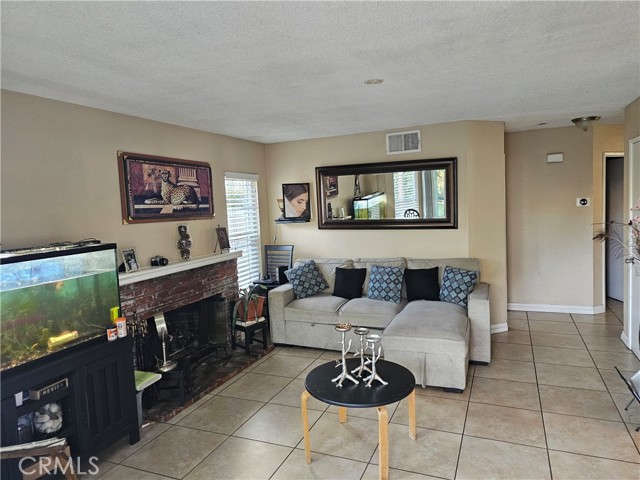 Detail Gallery Image 11 of 28 For 24412 Leafwood Dr, Murrieta,  CA 92562 - 4 Beds | 2/1 Baths