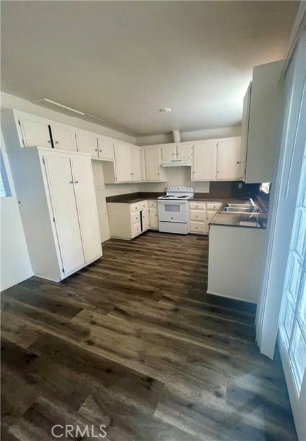 Detail Gallery Image 2 of 8 For 1041 Street Whittier Ave, Hemet,  CA 92543 - 3 Beds | 2 Baths