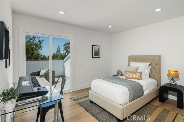 22627 Lakeside Lane, Lake Forest CA: https://media.crmls.org/medias/3094f7c6-272b-4c82-b9ae-0cc121eee3ba.jpg