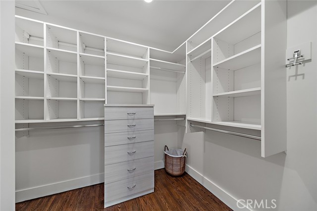 69 Santa Ana Avenue, Long Beach CA: https://media.crmls.org/medias/30952aed-8f9e-4c4d-9fb2-d837b84c255d.jpg