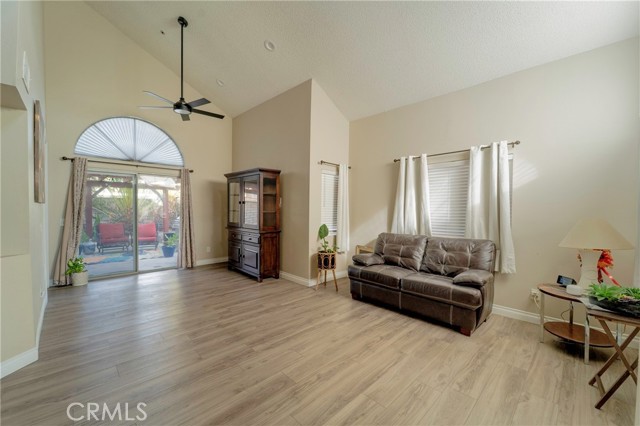 13584 Sutter Court, Fontana CA: https://media.crmls.org/medias/3095d631-b7aa-4414-94b1-bf961adcd2be.jpg