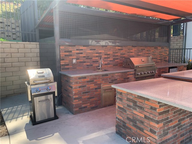 5 Brookline Avenue, Phillips Ranch CA: https://media.crmls.org/medias/30962536-e5e7-476d-a311-9956ce0c11de.jpg